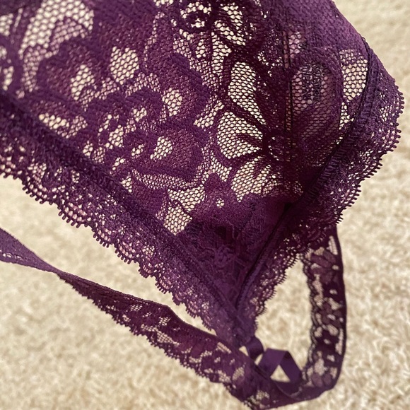 Victoria’s Secret Lace V String Panty NWOT - Picture 3 of 6